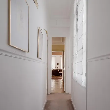 Veeve - Gilded Dreams Apartment