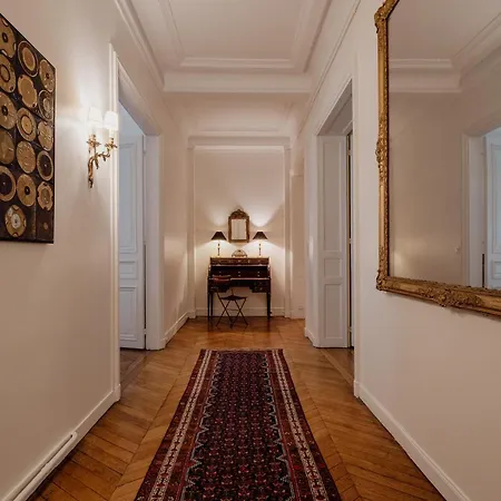 Veeve - Gilded Dreams Apartment